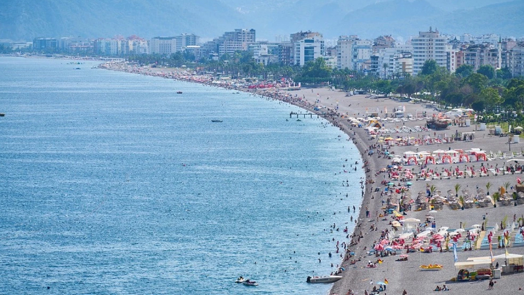 2025’in 11 ayında Türkiye’nin hangi ana turizm pazarında artış ve düşüş yaşandı?